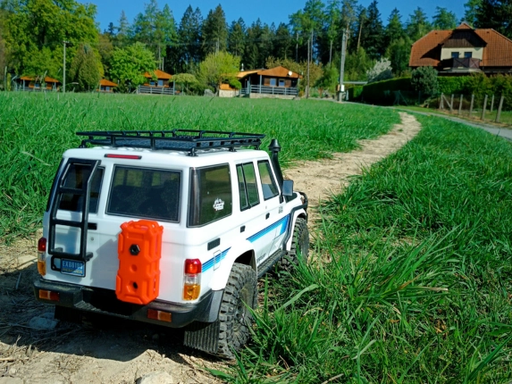 RC auto RGT Rescuer 1:10